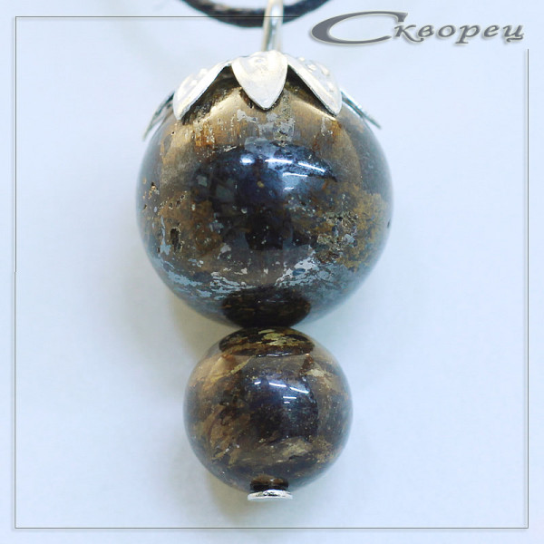 421051 - Подвеска ягодка из бронзонита