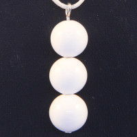 420041 - Подвеска три шарика белый агат